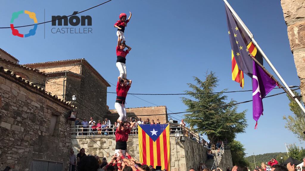 mireia_mata97's tweet photo. Sense les dones no hi ha revolució ni castells. Felicitat eterna per la diada d'avui de les #XICOTES 4d7, 3d7, 7d6, pd5, 2pd4 #castellers https://t.co/LJR8m4HEBN