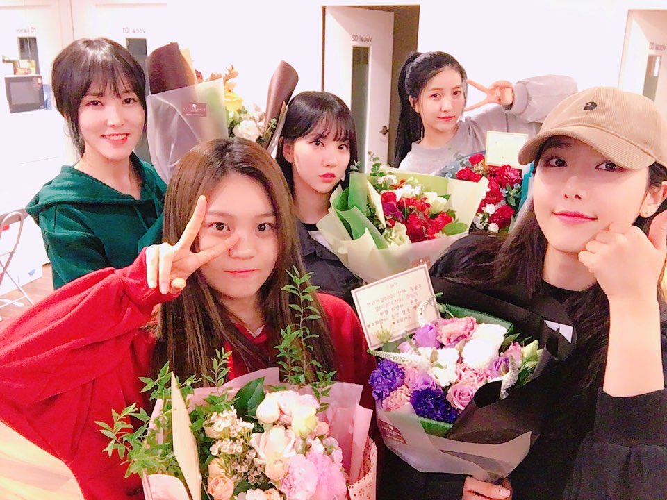 choiyujeu's tweet photo. Anyway, happy #1000DaysWithGFriend! To all the Buddies who have been with us for 1000 days, thank you. Let's walk together, 버디! 따랑해용♡♡♡ https://t.co/9rHptFN0Qv