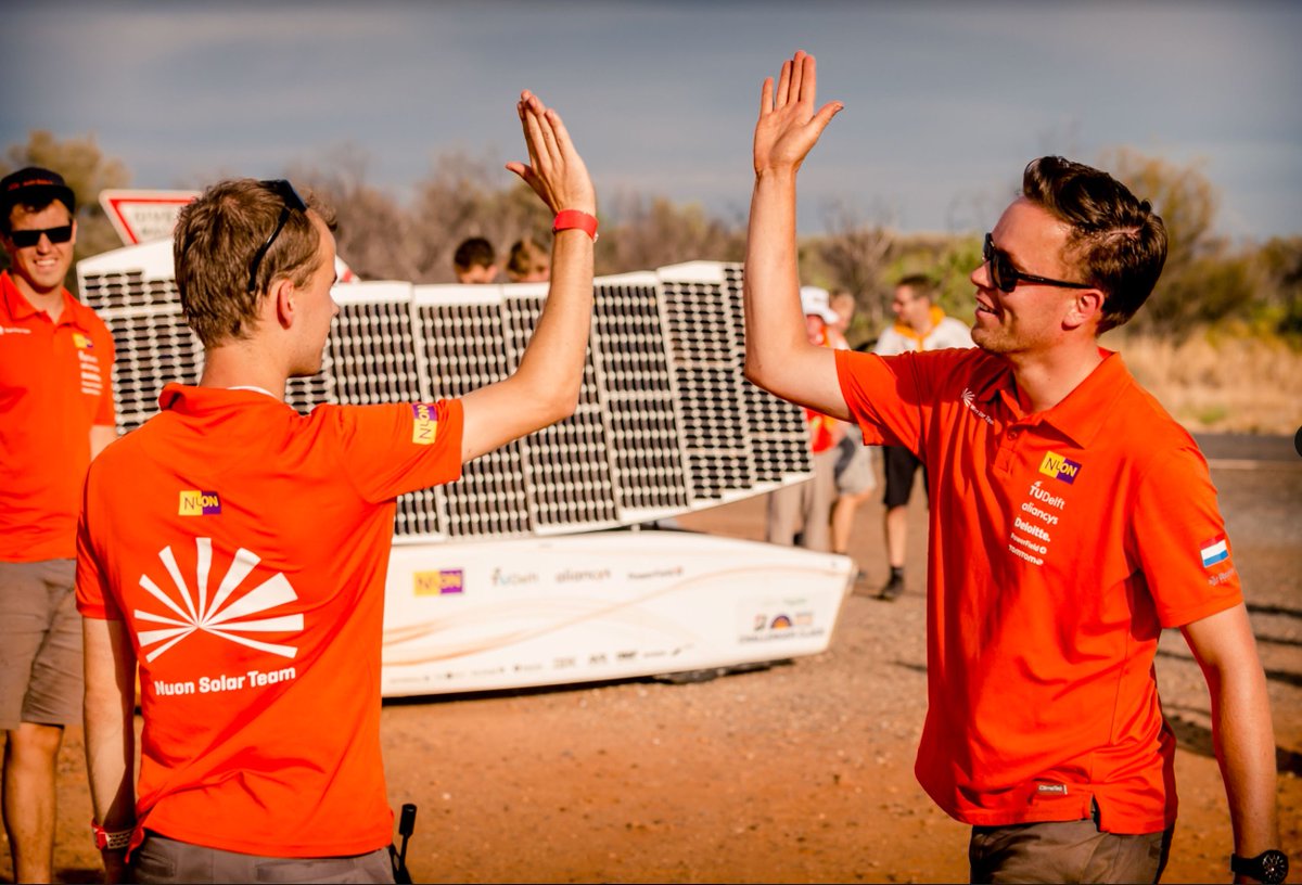 Nuon Solar Team is wereldkampioen zonneracen! Dankzij doordachte strategie, teamwork en design zijn ze wederom eerste geworden. Gefeliciteerd! #nuonsolarteam #nuna9 #aerodynamischontwerp