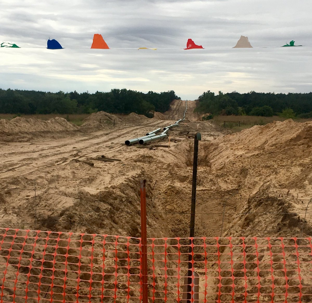 RandRPipeline's tweet photo. Our 👷🏻guys are really working hard💪🏻 and safe to make deadlines! Great crews, 🎉we have!! 👍🏻 #checkusoutonfacebook #randrpipeline https://t.co/sLioBtbic0