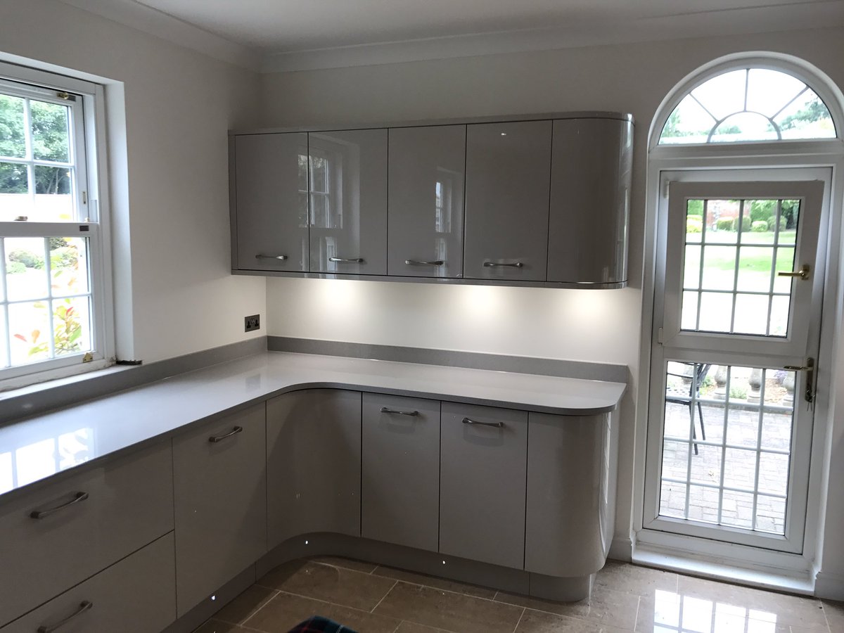 oxkitchenstudio's tweet photo. Visit our website https://t.co/XtuJsEqA4v to see some of our fantastic kitchen projects https://t.co/DTv9Amn3IE