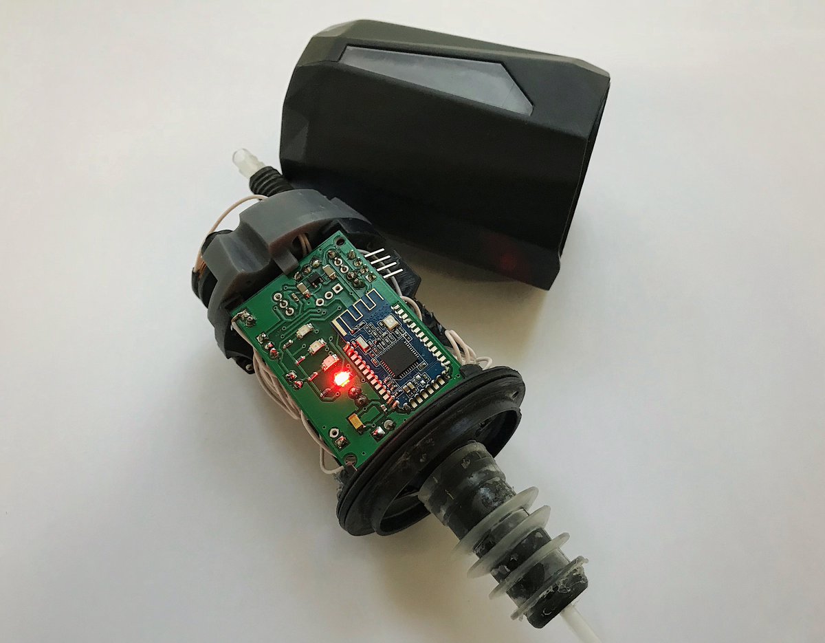 hackspacecap's tweet image. Here's the photo of the first working prototype of SmartPourer from the inside. Very soon on Kickstarter, so stay tuned for the updates!