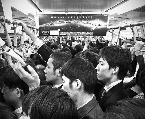 pinku_tai's tweet photo. ช่วง Rush Hour ของรถไฟใต้ดินญี่ปุ่นนี่นรกแตกมากจริงๆ มี2ช่วงเช้า7.00-9.00น. เย็น 17.30-20.30น.เลี่ยงด่วนๆ แนะนำออกสายกลับดึกไปเลย
Cr:PTR https://t.co/Fx9tekboVw