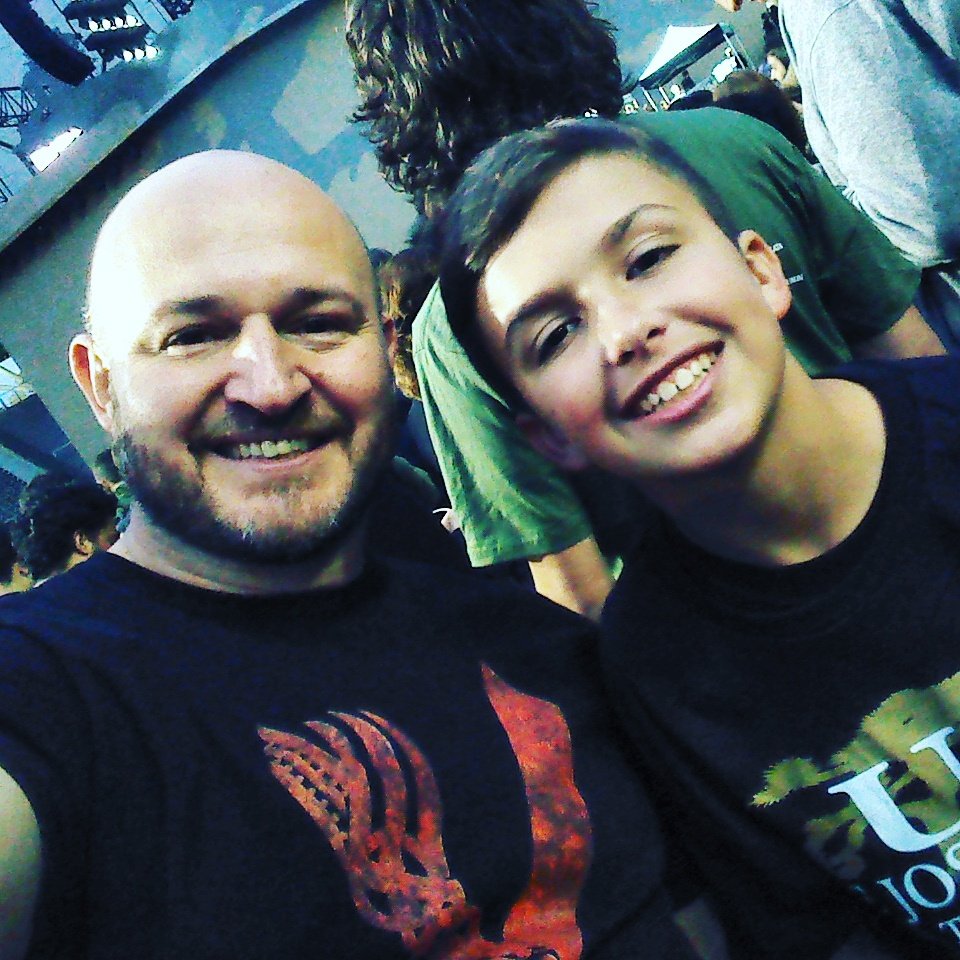 pelakow's tweet photo. @perroscalle #U2EnPerros mi primer "cassette" a los 12 años y el martes con mi hijo.. Desde hace 32 años con #U2 en cada momento de mi vida https://t.co/Lts4CgjPdA