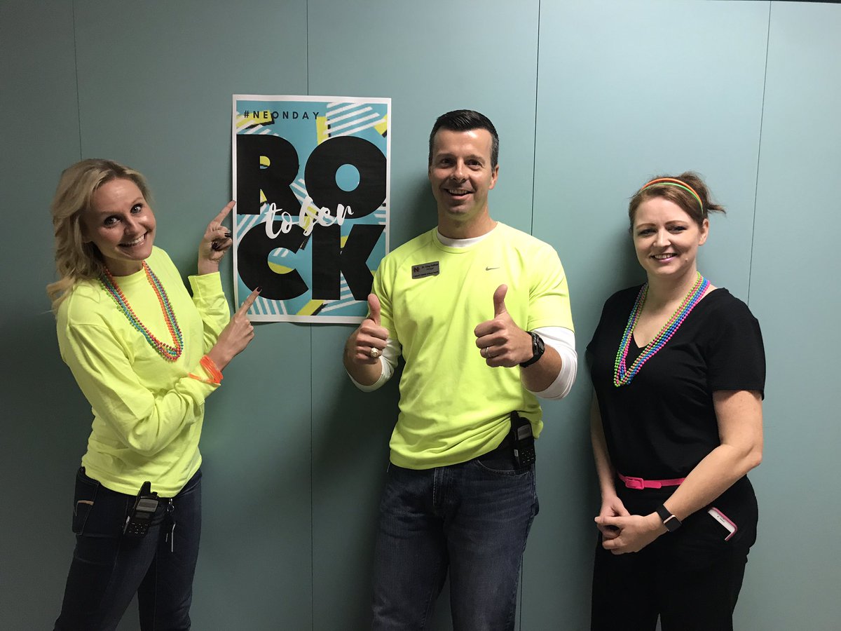 Neon North! What a bright way to start the day! I love <a href="/CMSNorth/">Coppell MS North 🐾</a>! #villagenorth #ROCKtober #WeLoveThe90s