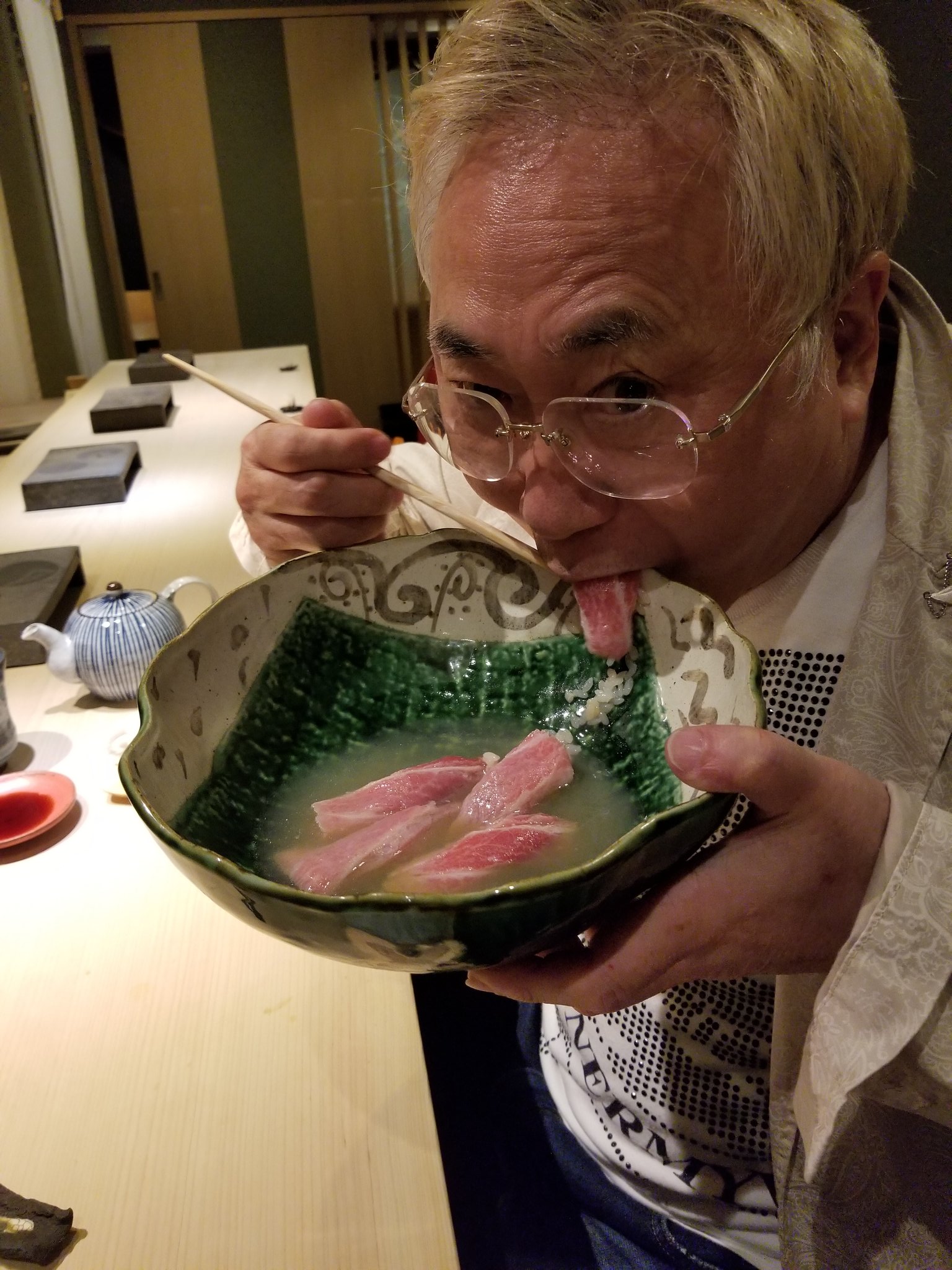 高須克弥 寿司茶漬け食ってるなう 高須克弥 寿司茶漬け食ってるなう
