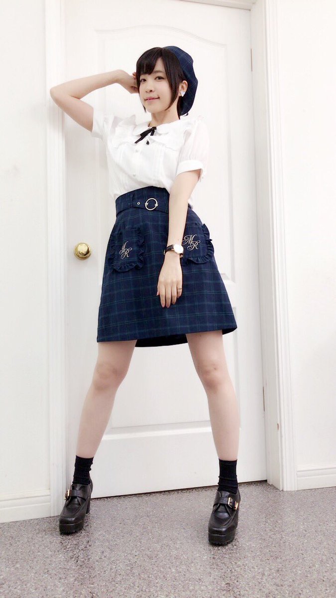 諏訪彩花 Pa Twitter あの お詫びとは言えないけど笑 これ この間のアイマス武道館でのパンフ撮影にての1枚です 笑 ショートヘアだけど ちょっとでもまつりを感じてもらえるように衣装考えてみたよ スカートお気に入りなんだ