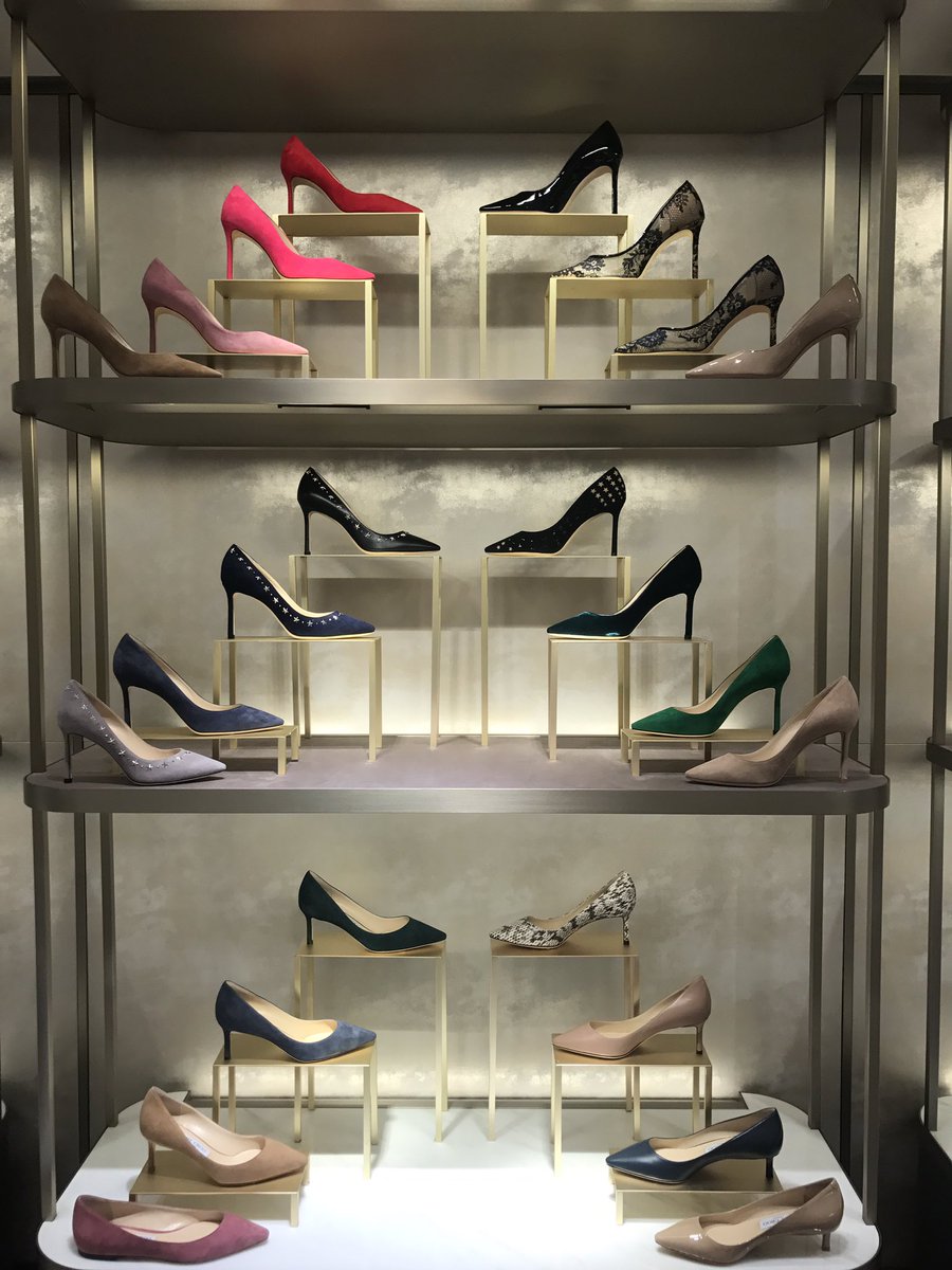 ファッション通信 Twitter પર 東京取材 Jimmy Choo が銀座の旗艦店 をリニューアル ブロンズゴールドと大理石のファサードを始め この上なくゴージャスな内観が大きな特徴 ウィメンズ メンズ共に充実したラインナップはもちろん 銀座店だけのエクスクルーシブ