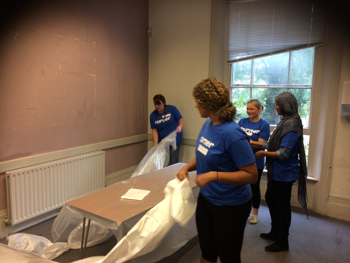 thenickhart's tweet photo. #TurnerVolunteerDay Before and After pix from the refugee centre that got a major makeover and freshen-up from our teams in London! https://t.co/cLGr4ZziUa