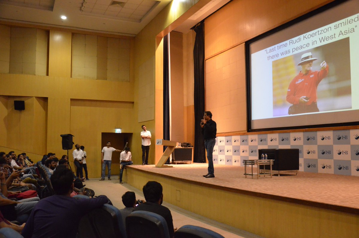 ISBedu's tweet photo. The most familiar voice of Indian sports, @bhogleharsha dropped by to wish us a great #ISL and talk about MBA, sports &amp; life! @LifeAtISB https://t.co/XWJ0gZfNmd
