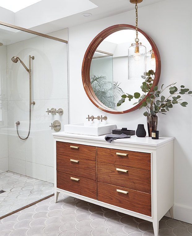 KBIS's tweet photo. A dreamy #bathroom and dressing room? It’s every girl’s dream &amp; designer @CameronMacNeil delivered. @HouseandHome  https://t.co/5l0cwgLRRU https://t.co/aBz4LaxIsf