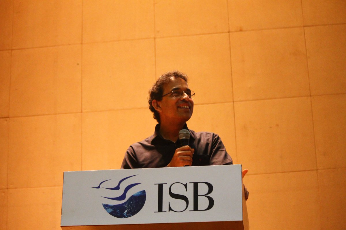ISBedu's tweet photo. The most familiar voice of Indian sports, @bhogleharsha dropped by to wish us a great #ISL and talk about MBA, sports &amp; life! @LifeAtISB https://t.co/XWJ0gZfNmd