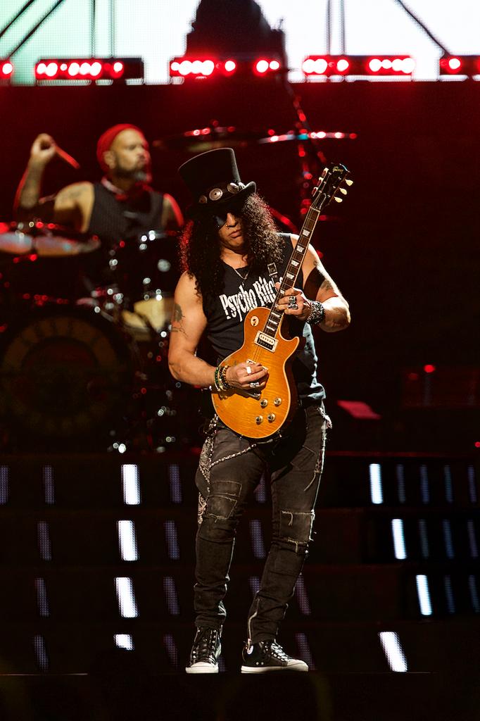 SlashNews1's tweet photo. [GALLERY] Guns N' Roses at the Wells Fargo Center 
https://t.co/bx2zHSQfSd
PH: Derek Brad
#GNRinPhilly #Slash https://t.co/V3EBZztlzQ