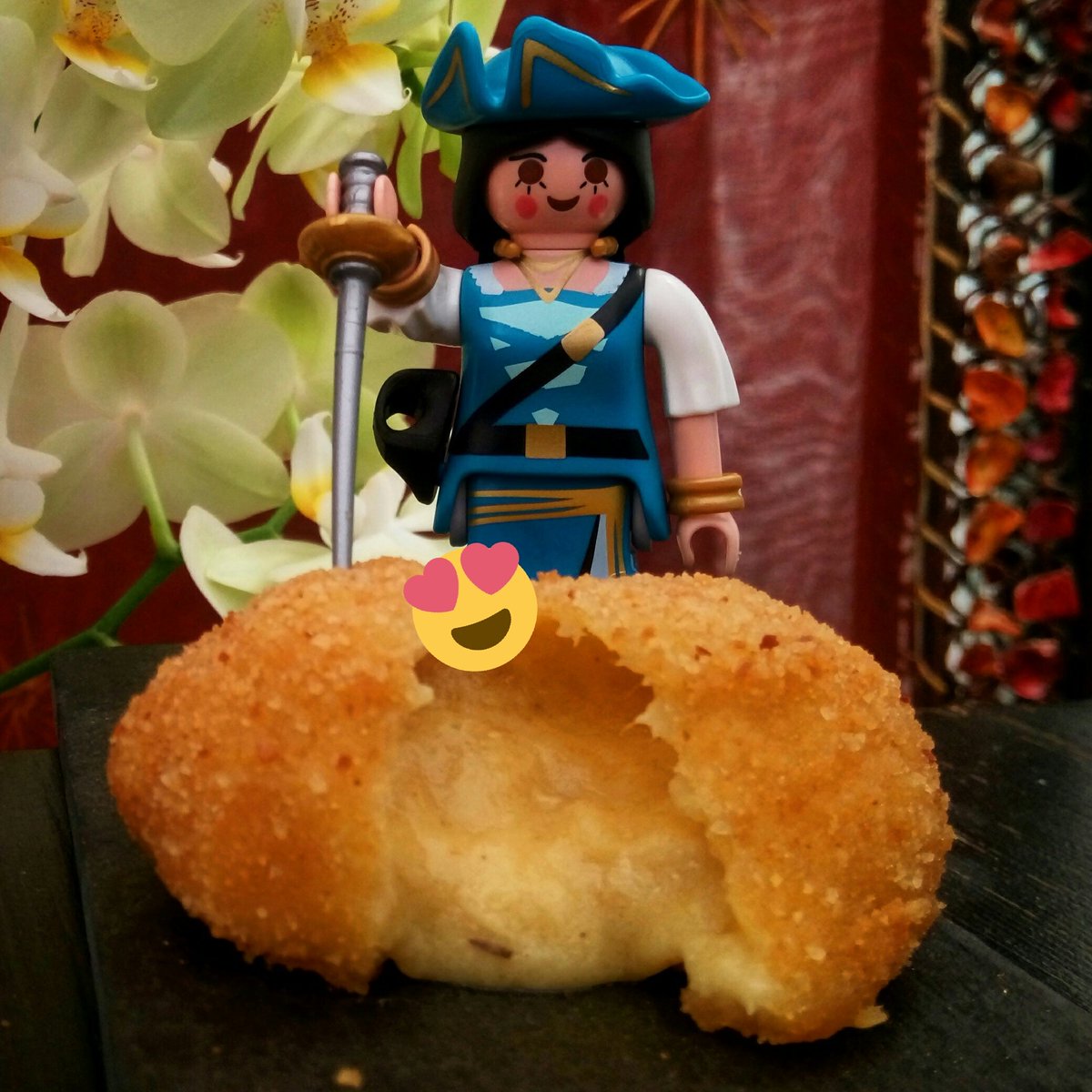 MesonTortuga's tweet photo. ¡Esta es toda para mi! #croquetas #pollocurry #antiguoIslaTortuga https://t.co/42QpdTYxYY