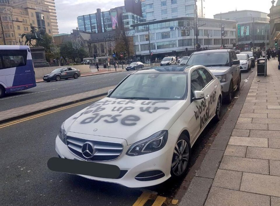 EternalJobs's tweet photo. Probably not the best way to quit your #job! Spotted outside @TheQueensQ in #Leeds this morning. Article by @TheSun: https://t.co/5J8soxakUm https://t.co/eI3JJgBHzC