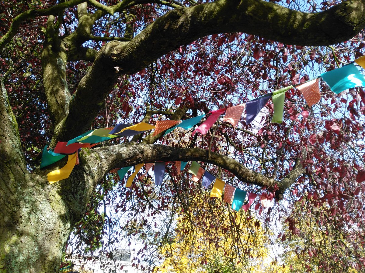 mrsbobbins26's tweet photo. Another day of #inspirationalevents @Sally_Nicholls @JstrongJeremy @hildaoffen @TroikaBooks @GuyBassBooks @Discover_Story @CheltLitFest https://t.co/7dz5Gyz4u2