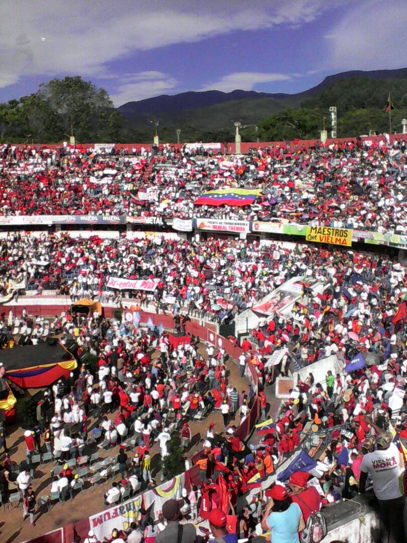YONANEDGARDO's tweet photo. Zona educativa Táchira su PNF y PNFA presentes y comprometidos con la patria apoyando a @VielmaEsTachira https://t.co/PmYPrbJW1A