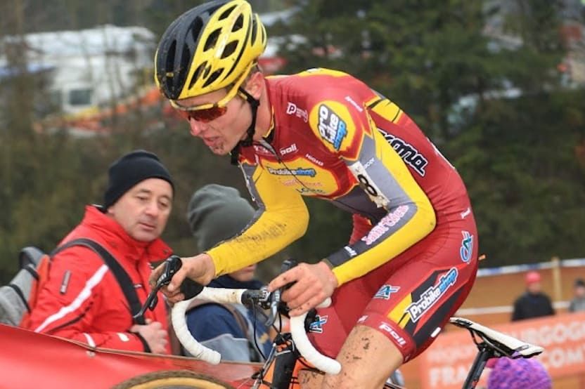 Petitcycliste's tweet photo. Cyclo-cross : Sandy Dujardin : "Je suis maçon et coureur" #Dujardin #France #Cyclocross #ProBikeShop #CX https://t.co/ZwToss6cdh https://t.co/QezzMkEY7d