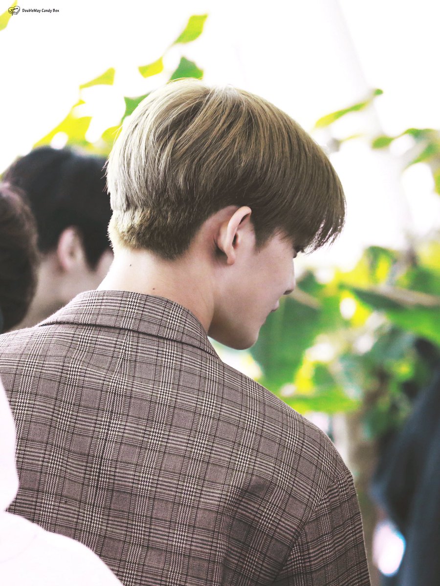 DoubleMay_wd's tweet photo. 171012 인천공항 출국 

배·가을남자·진영  🍂

#워너원 ＃배진영 https://t.co/xlxcPgYGfI