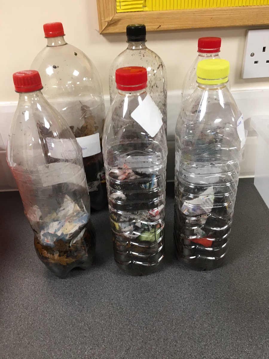 dove_shell_fed's tweet photo. Year 6 braved the weather this afternoon and took their Science lesson about microorganism outside. We made compost bins! #DSF #DSFStTYear6 https://t.co/L1NP2S14Jw