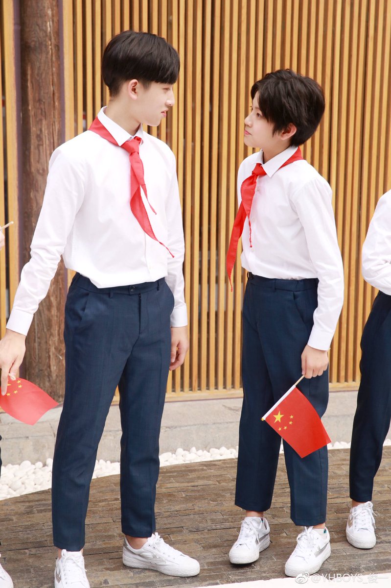 JunyiYHBoys's tweet photo. Hey @MinghaoYHBoys , why are you looking at me?
#YHBOYS https://t.co/o7wuDMERVx