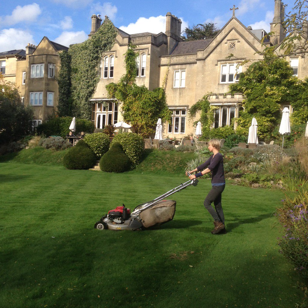 janethegardener's tweet photo. It's keep calm and carry on mowing @Thebathpriory @BrownswordHotel @janethegardener #WatchingTheGrassGrow https://t.co/ia3UmGJ9kW