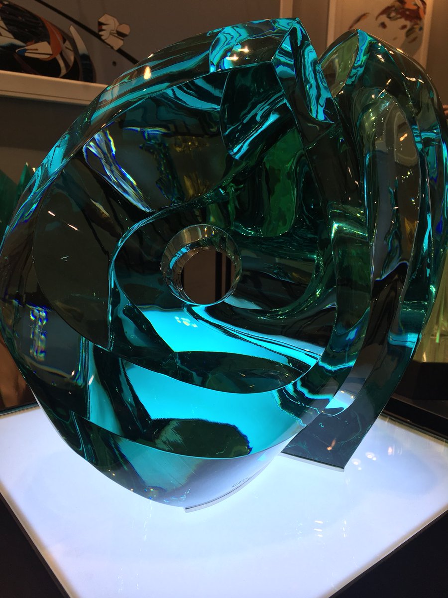 kertesesz's tweet image. Always been fascinated by Orlina’s work 👌🏼✨ #artmanila #design