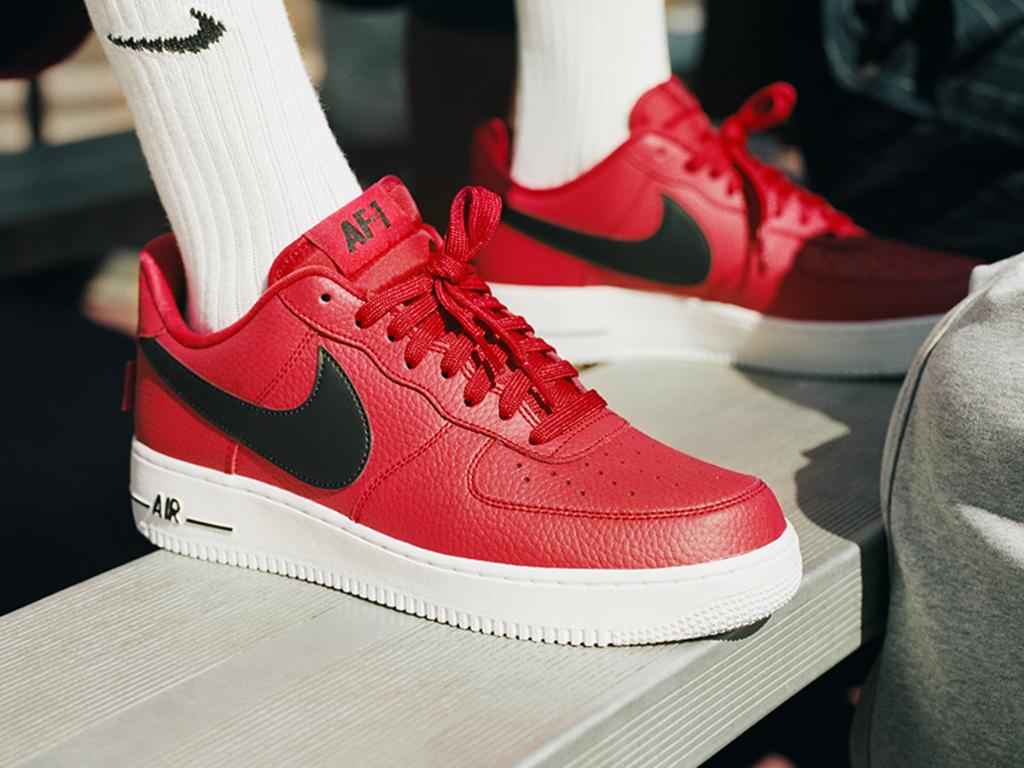 all red air force 1 on feet