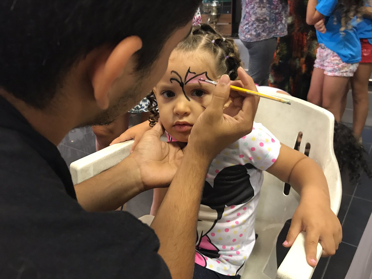 Pintura e maquiagem no #VilaDasCrianças