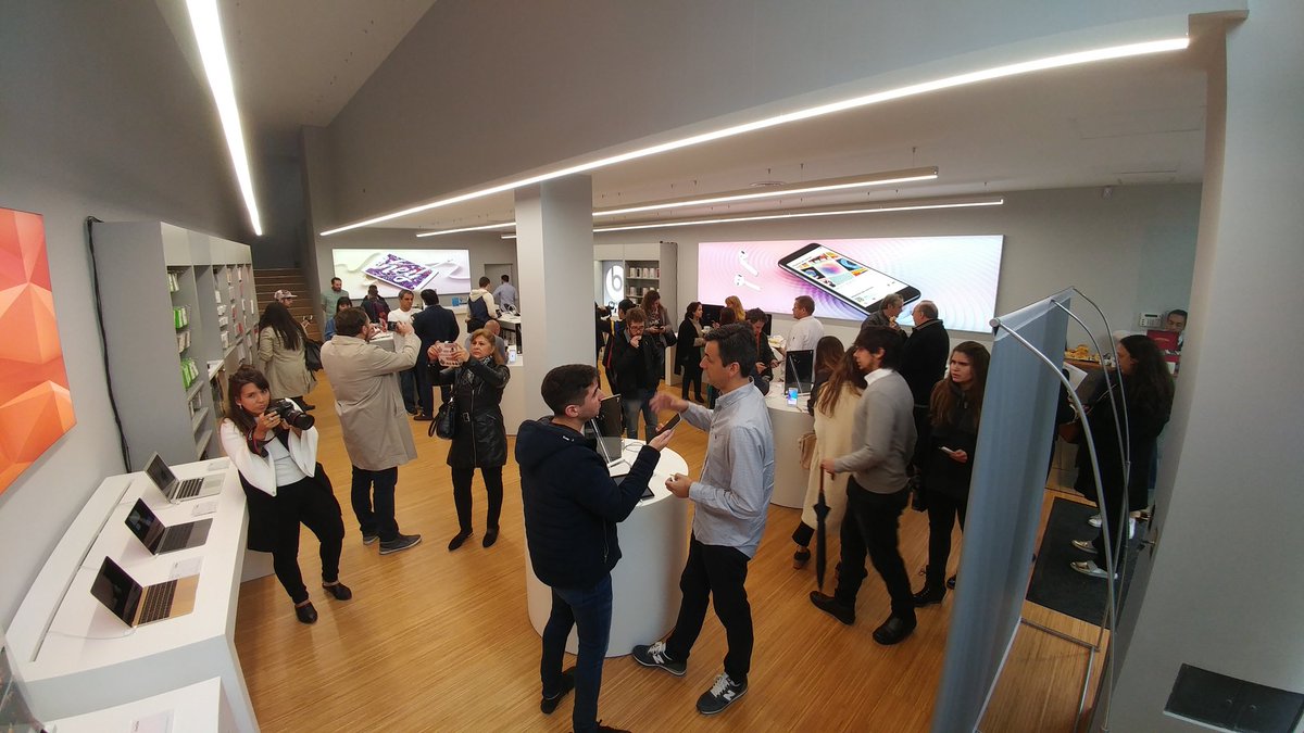 PabloMMonti's tweet photo. Apertura de @OneClickArg Premium Reseller en Palermo Soho. Interesante propuesta para los usuarios de Apple. #OneClickPalermo https://t.co/udY1vEwGM5