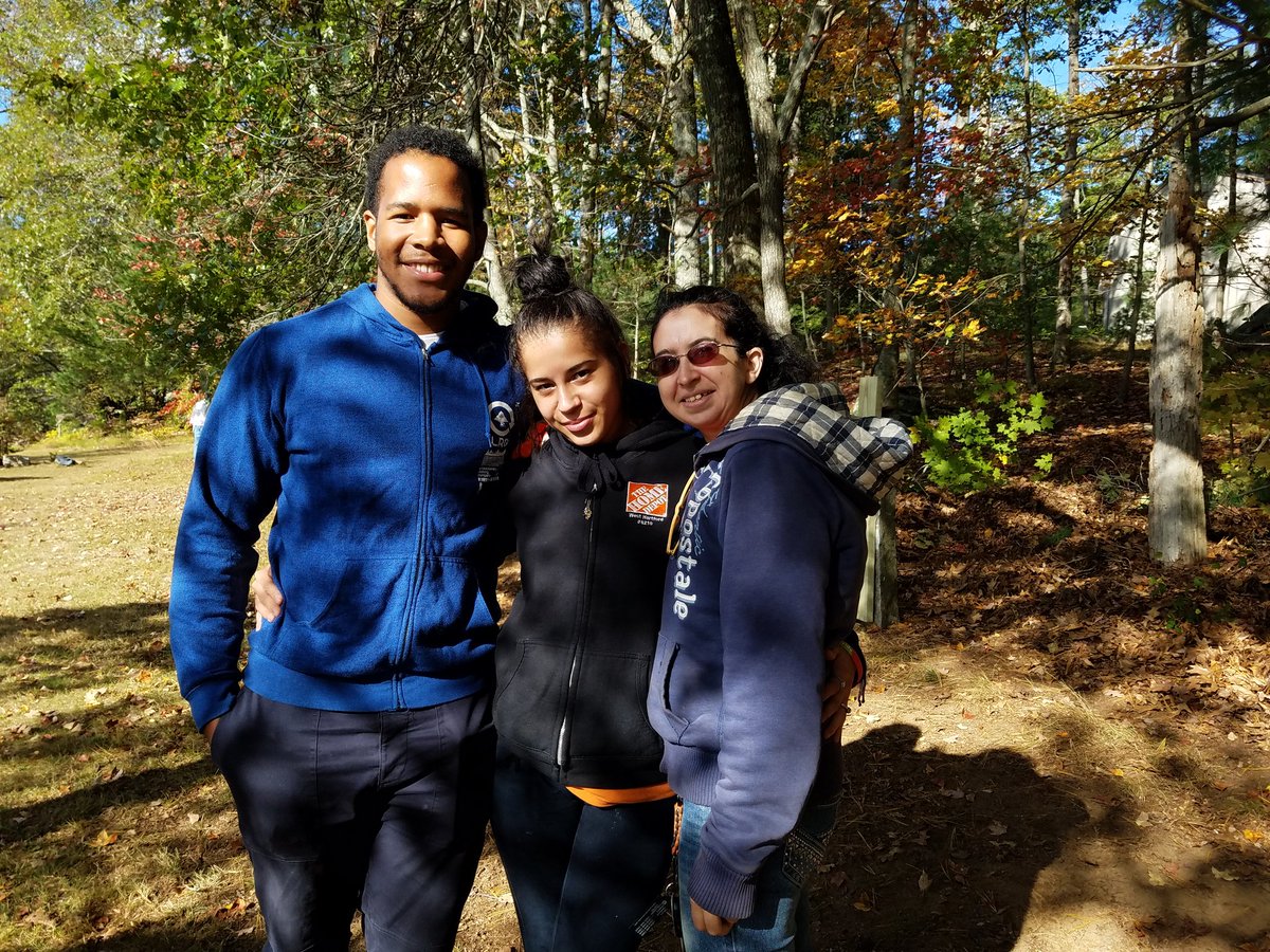 <a href="/NESymko/">Nick Symkowicz</a> MET IN THE HOUSE!!! May &amp; Jeremy came over to say "Hi" &amp; congratulate me on my recent promotion &amp; help build the fence! #teamdepot