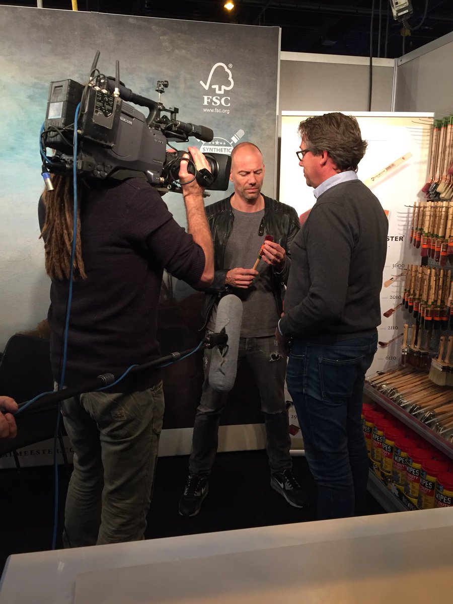 StaalmeesterDE's tweet photo. With national TV crew explaining and demonstrating @StaalmeesterDE and we let the reporter paint a peace of wood to experience the brushes😂 https://t.co/T3hH7cvvk2