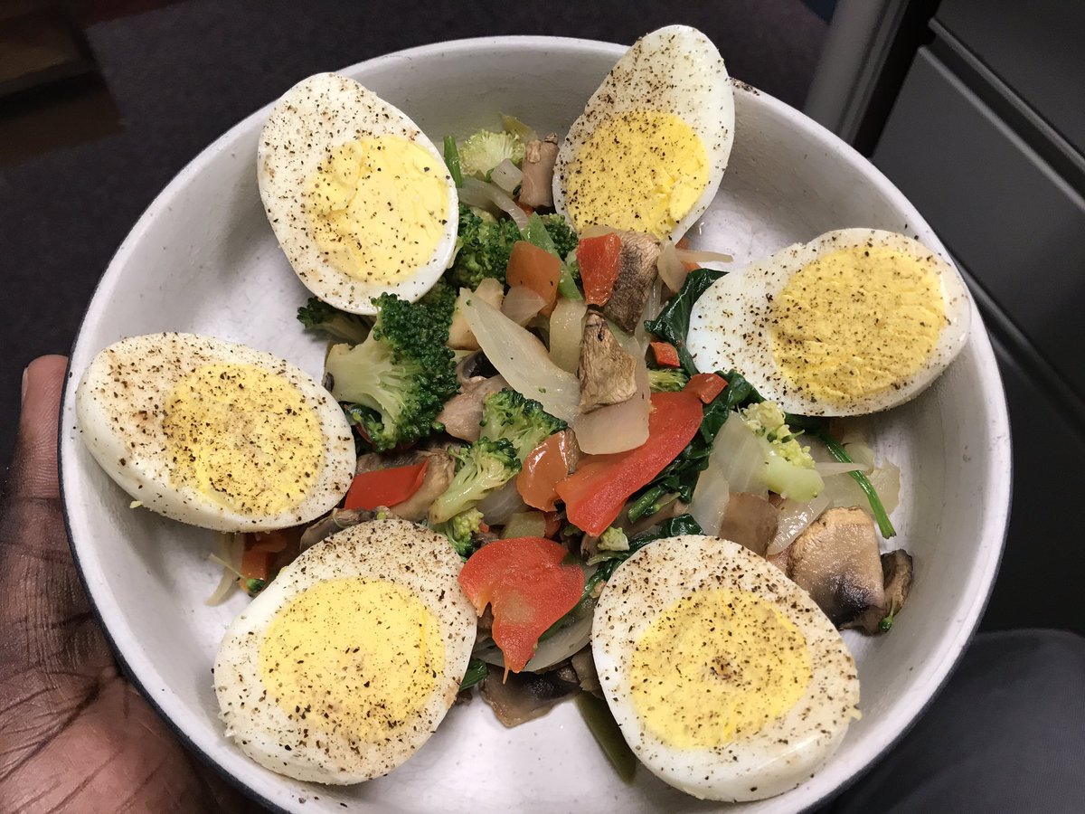 creativemixteam's tweet photo. Breakfast, Work, Gym, Home, family time. In that order. Have a great day peeps. #cleaneating #mealprep #healty #foodie #breakfast https://t.co/lb5ZkhVNPr