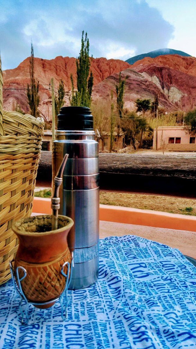 #BuenJueves 🇦🇷 ~ Entre mates, las mañanas se nos pasan rapidísimas 😁  Colores de Purmamarca🌈.