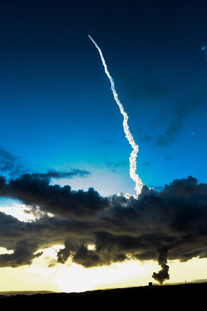 jnu_'s tweet photo. H-IIAは漆黒の宇宙へ!!
#H2A打ち上げ写真 #H2AF36 #QZS4 https://t.co/y4cO1KbV9t