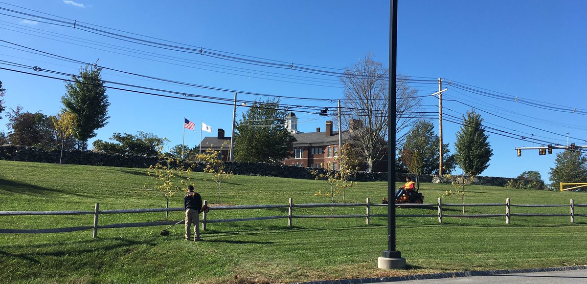 ETHSLandscape's tweet photo. A beautiful day for getting things done! #ETHSlandscape #whatdidwedoinlandscapetoday https://t.co/IwntPBAyDJ