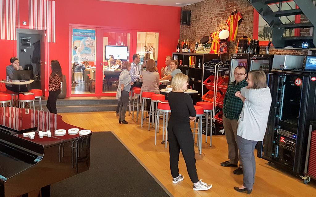 DGybels's tweet photo. Full House of Contact Centers @THoCC en straks 6pm @GenesysBenelux  CCCafé met @MartineFerment  van #kirc https://t.co/wPAdMWoNmy