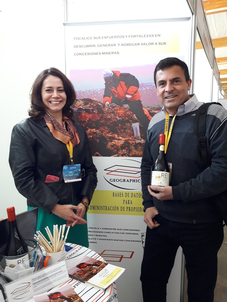OctavioAurbina's tweet photo. #FexMin #Geographica entrega su premio a Mauricio Belmar PhD   @BodegasRE Redoble 2015. Felicitaciones y salud!!! https://t.co/g5hdH9TFaw
