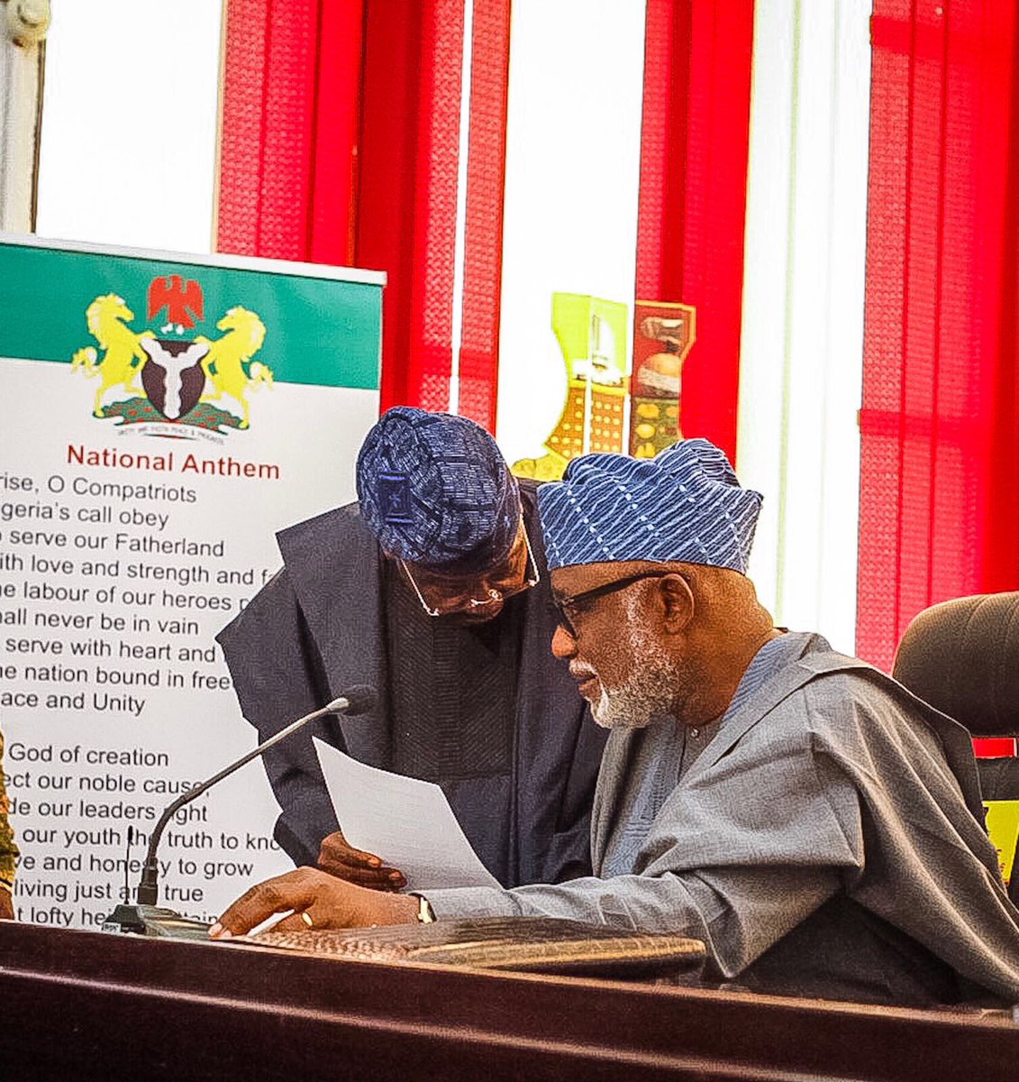 oyostategovt's tweet photo. @AAAjimobi @APCNigeria @tolanialli @BabajideFadoju @APCUKingdom @Solar_unique @kfayemi @raufaregbesola @StateofOsun @AkinwunmiAmbode as they discuss compelling issues and developments in the collective interest of the Southwest region. https://t.co/qivkxYvFhG