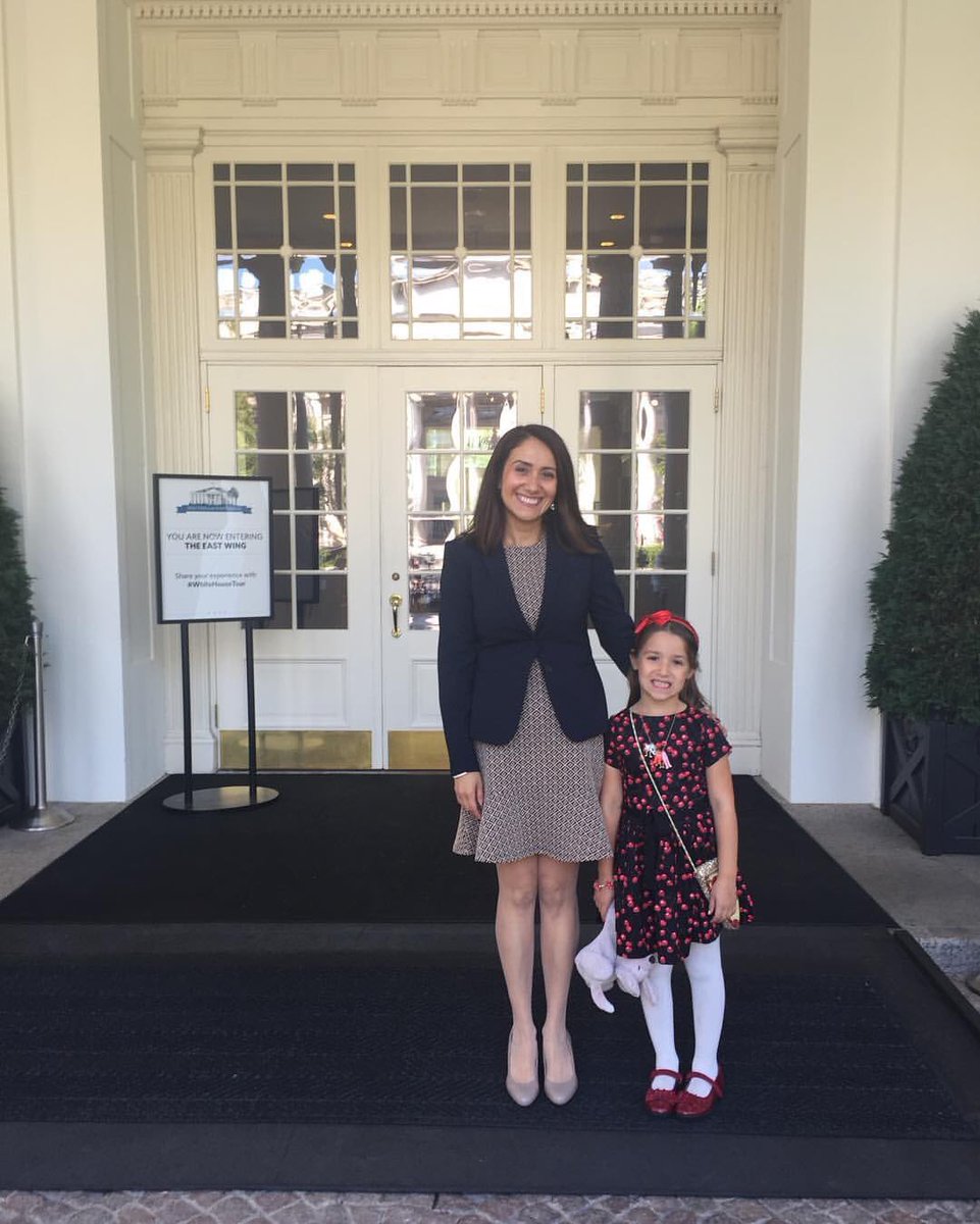 rachelruizbooks's tweet photo. TBT - 1 year ago. Experience of a lifetime. Thx for making it happen @ginettemagana @BarackObama @JoeBiden #WhenPennyMetPOTUS @CapstonePub https://t.co/Zf9mCHEfKW