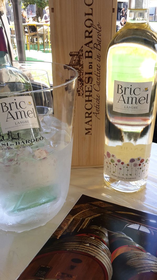 ViaCialdini's tweet photo. #wine #Marchesidibarolo #eccellente e #gioioso il #bianco #BricAmel #langhe a #BottiglieAperte https://t.co/Fgu4VNCFOj https://t.co/18XlS5oERn