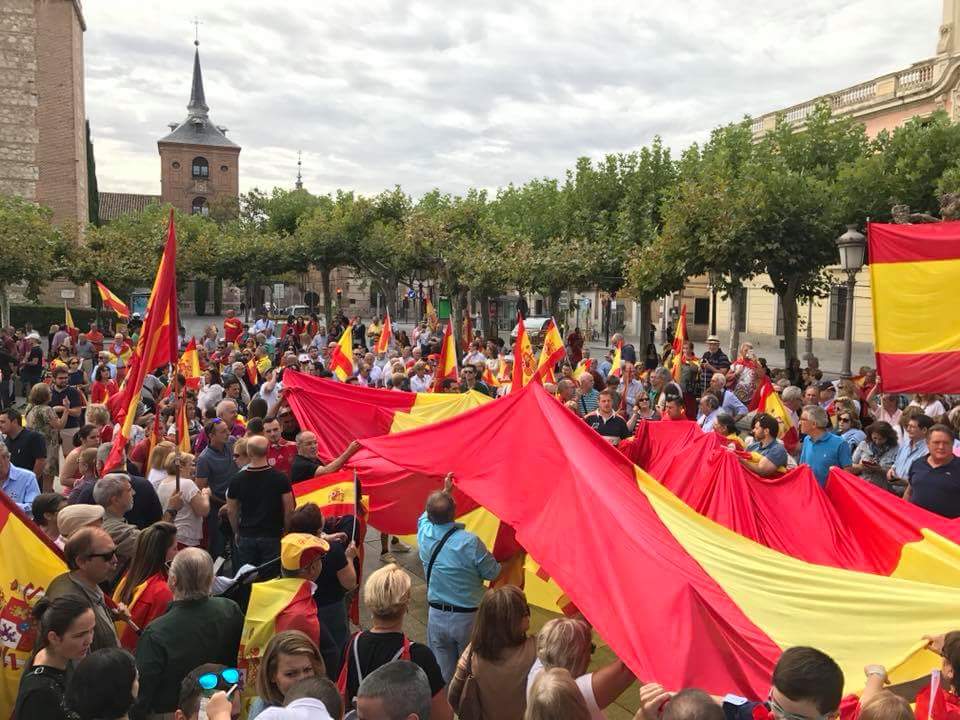Espana_2000's tweet photo. 🇪🇸 12 de Octubre
Feliz día de la Hispanidad
Orgullosos de ser españoles
#12Oct
#OrgulloEspañol #Respeto✋ https://t.co/kcoaGhkzSQ