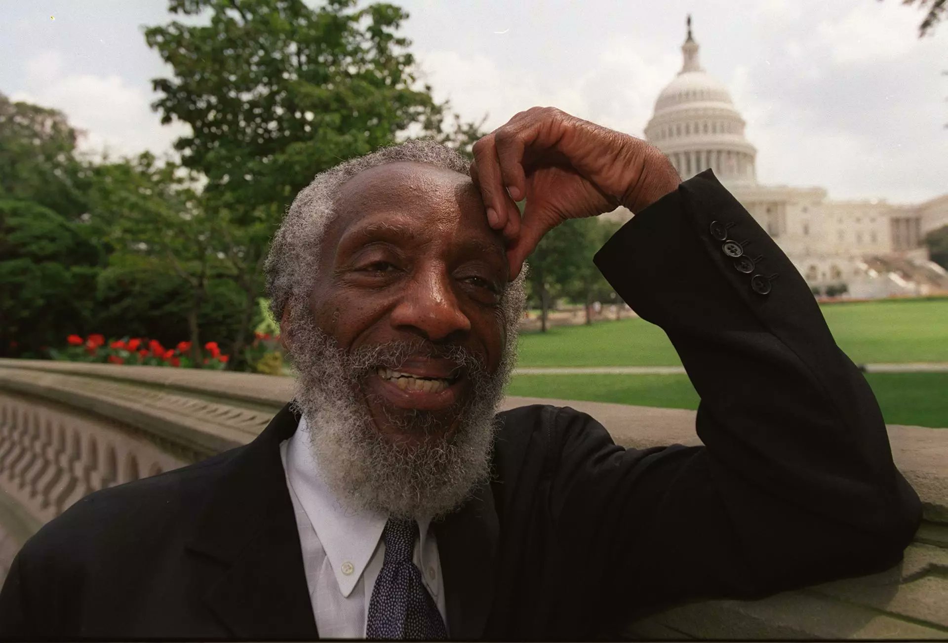 Happy Birthday to comedian & activist Dick Gregory. He would have been 85 today. 