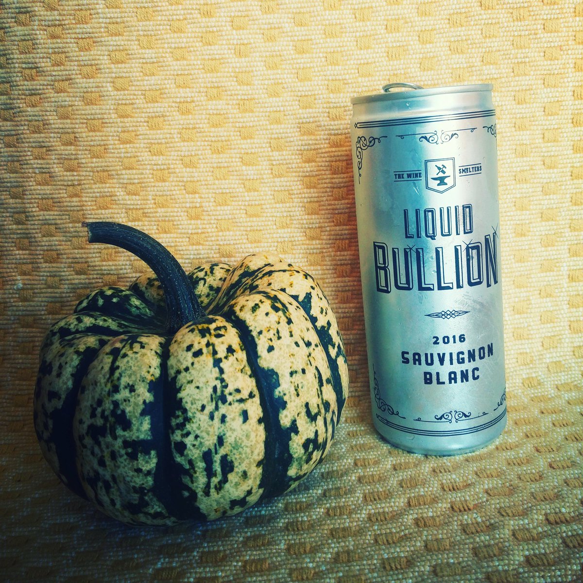 beyondeventsco's tweet photo. our latest wine addiction #liquidbullion @kingstonestatewine🍸 #bottledhappiness #wineinacan #sparklingwine #wine #winejam #vino https://t.co/UEov1JLkjx