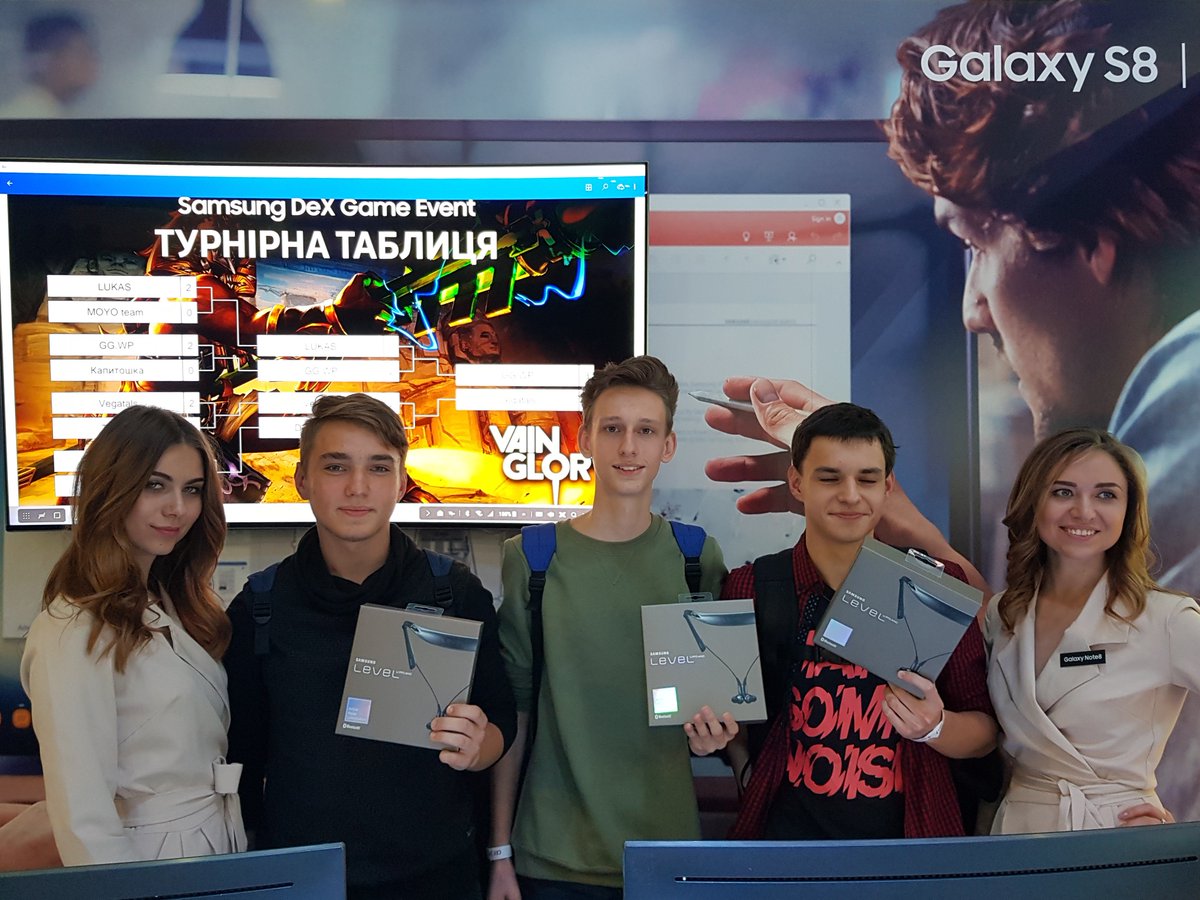 samsungukraine's tweet photo. Як змагалися за навушники Level U Pro на виставці #CEE2017 у гру Vainglory. 16 команд по 3 гравці. Вітаємо переможців👏💪 https://t.co/pEbVfCW2wY