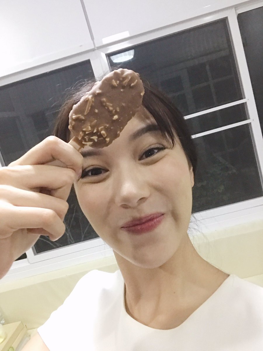 MookWorranit's tweet photo. วรนิษฐ์และไอติมวันละ3แท่งของเขา.. https://t.co/tMt57Ty4wT