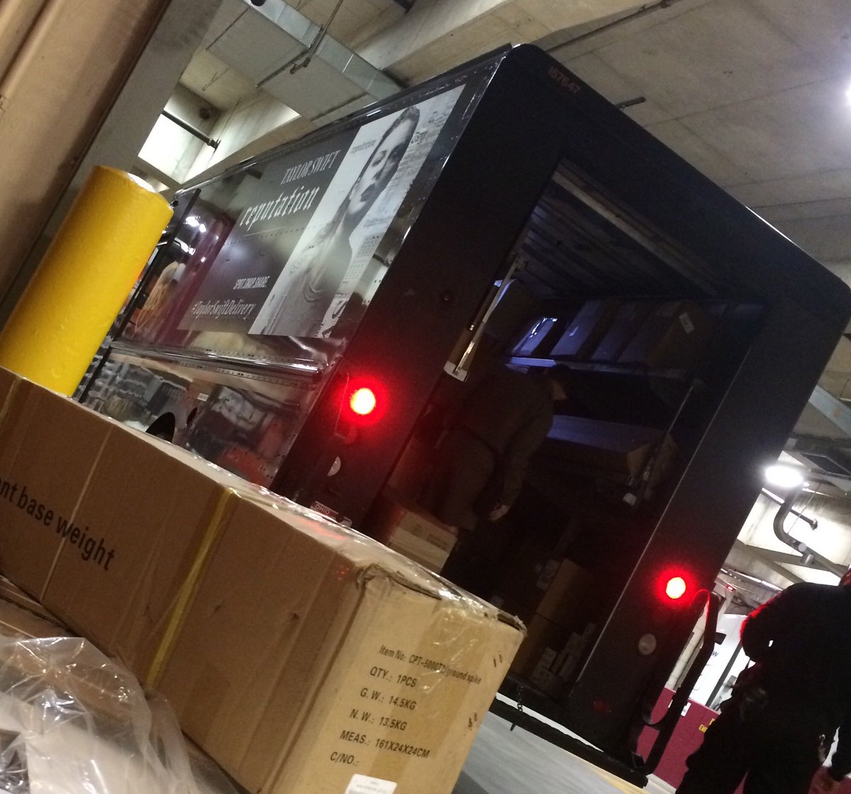 DjJaydean's tweet photo. Spotted during my load in at the Quicken Loans arena in Cleveland #taylorswiftdelivery https://t.co/794WvOssKc
