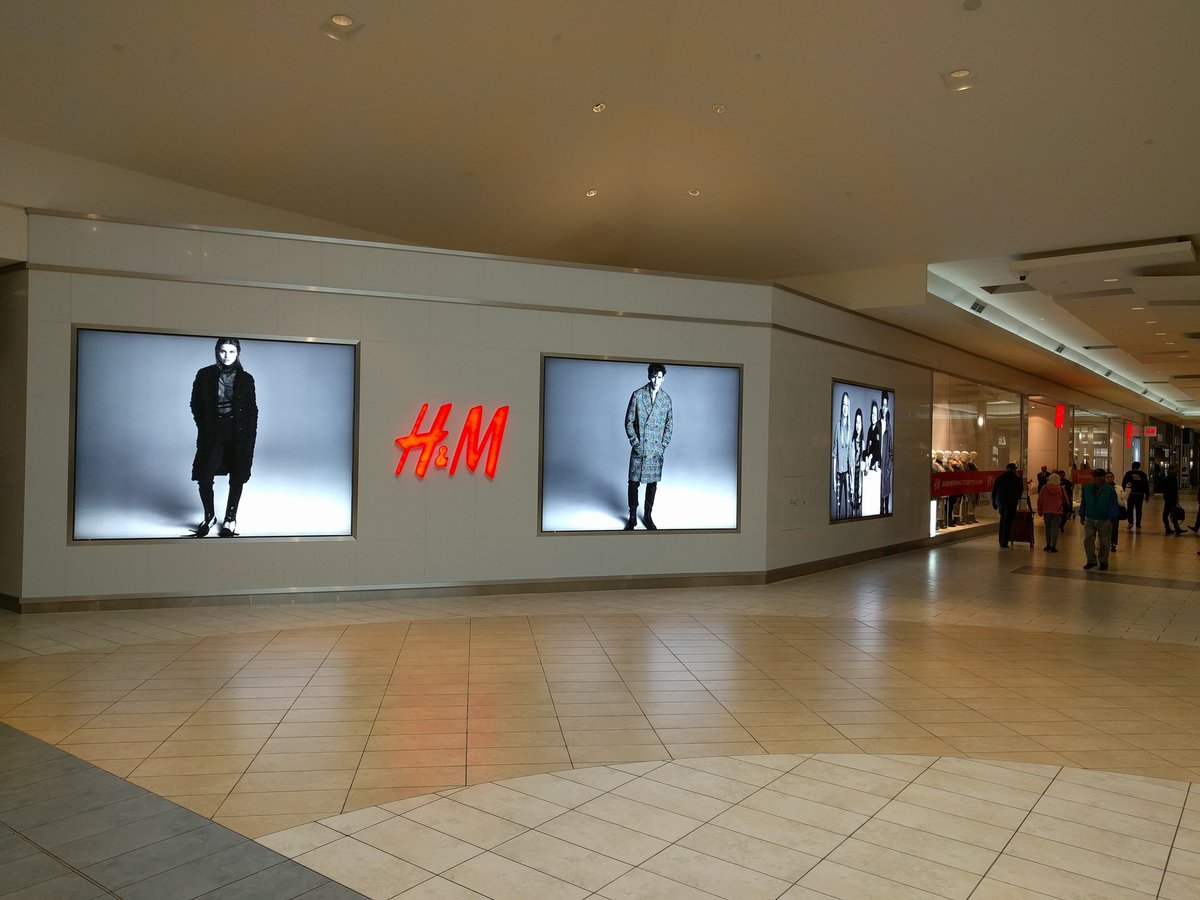 ForwardSign's tweet image. H&amp;amp;M Grand Reopening at Dufferin Mall. Look forward to more working on more locations down the road.