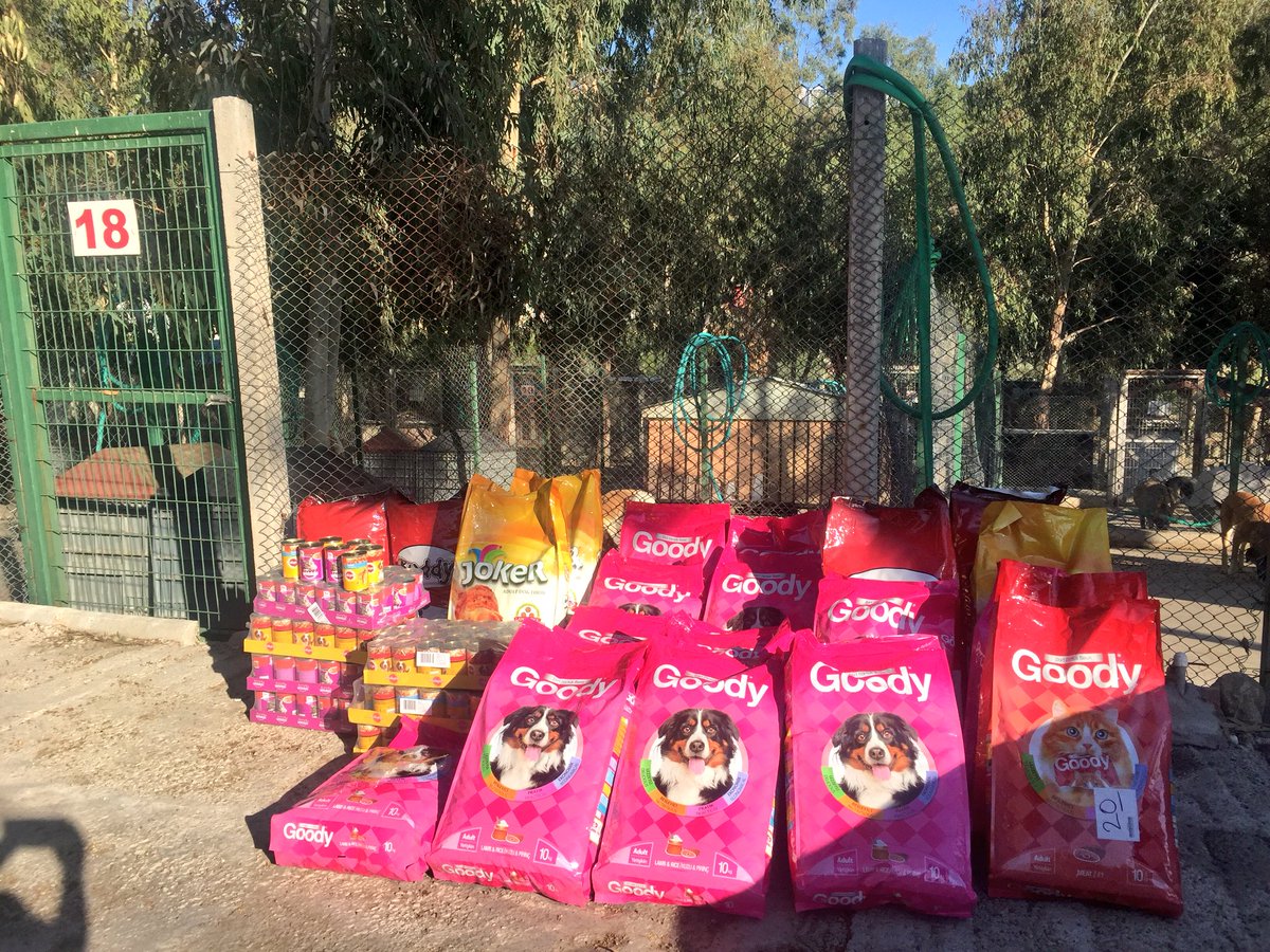 Okul Aile Birliğimizle birlikte düzenlenen kermesten elde edilen gelirle aldığımız mamalar Örnekköy Köpek Bakım evindeki sahiplerine ulaştı.