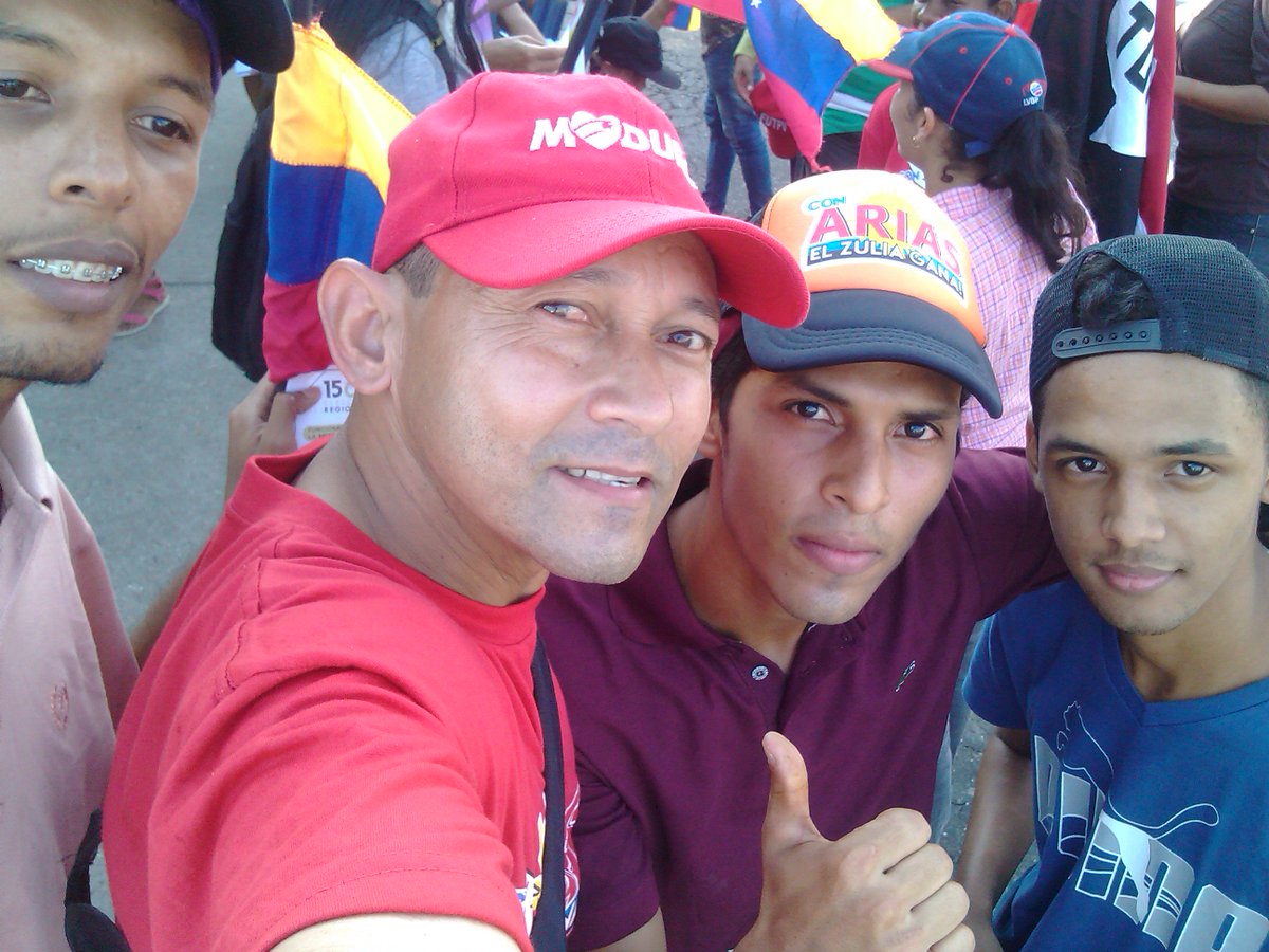 CORDOVAPALENCIA's tweet photo. @NicolasMaduro #AquiHayRevolucionPaRato enel #McpioLagunillas @PanchoArias2012 haremos del #ZuliaUnFuturoBrillante #AriasDeQueRepiteRepite https://t.co/Q4EBDOEQ3C